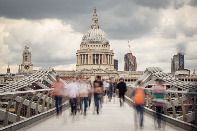 London through the lens: Iconic photo spots, hidden gems & food. - A photo walk that uses London as your classroom