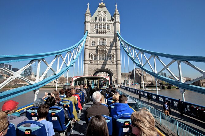 London Tootbus Hop-on Hop-off (Optional Thames Cruise) - The Blue Route reaches Buckingham Palace and West London