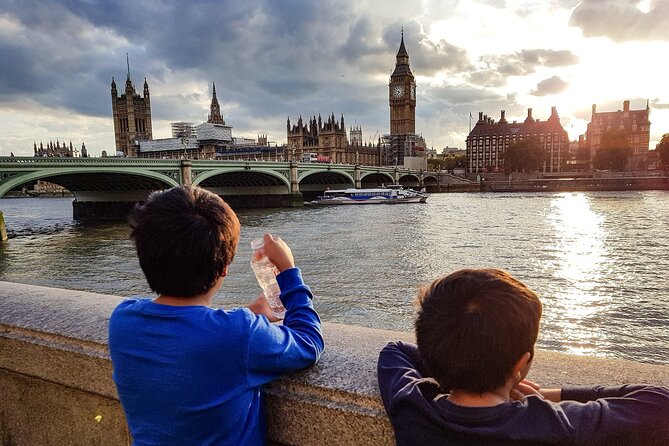 London Tootbus Kids Tour with Bespoke Live Guided Commentary - Westminster Abbey from the road