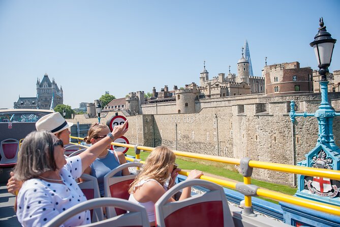 London Tootbus Kids Tour with Bespoke Live Guided Commentary - The bus, app, Wi-Fi, and group size