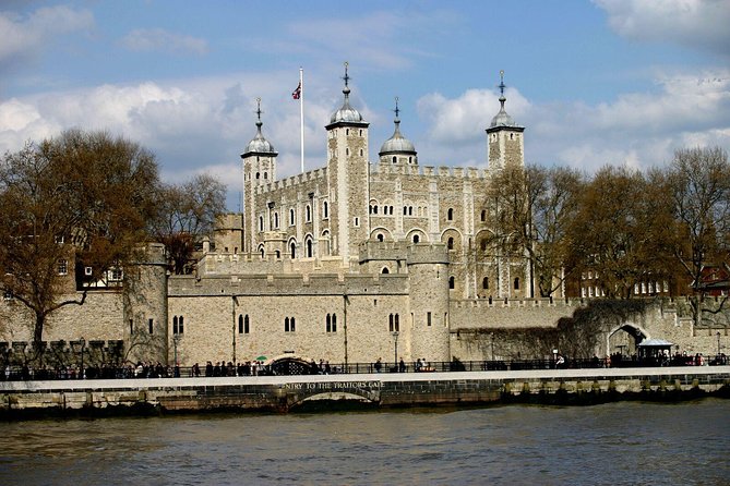 London Vintage Bus Tour Including River Thames Cruise with Optional Lunch - The Tower of London and the story behind it