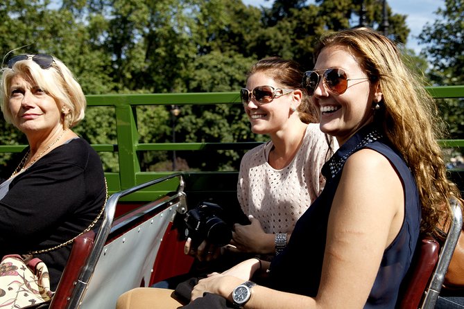 London Vintage Bus Tour Including River Thames Cruise with Optional Lunch - The Thames cruise: short, comfortable, and scenic