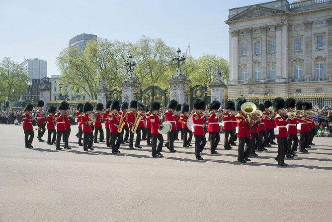 London Vintage Bus Tour Including River Thames Cruise with Optional Lunch - Fish and chips at the pub