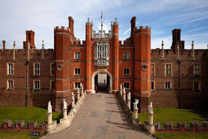 London, Windsor Castle, Hampton Court Palace with Free Snack Pack - Why this royal double bill works
