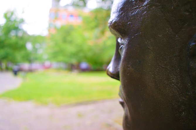 Manchester Afternoon Walking Tour - Chinatown, the art gallery, and public memory