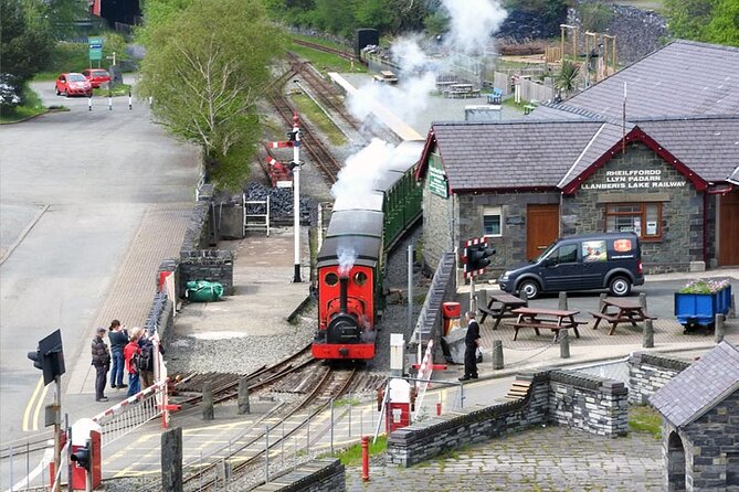 North Wales & Caernarfon Castle Full-Day Tour from Manchester - Snowdonia and Llyn Ogwen: views shaped by the weather