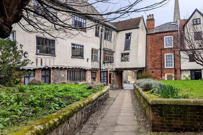Norwich City Game: Medieval Mystery & Walking Tour - The Halls and Elm Hill: a strong start in old Norwich