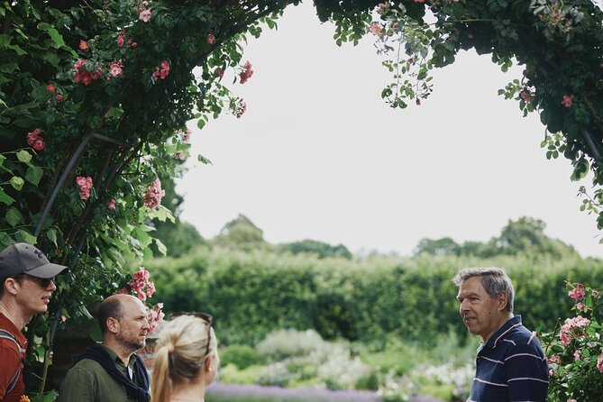 Notting Hill Walking Tour with Cream Tea - Guide quality and group size