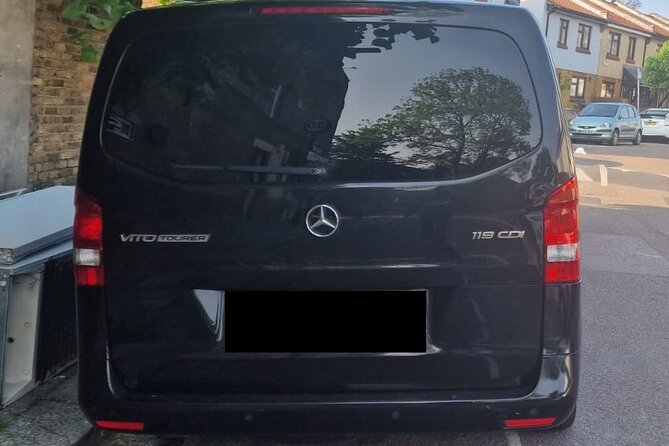 One Way Taxi Transfer from London to Gatwick Airport - What the private format means for your group