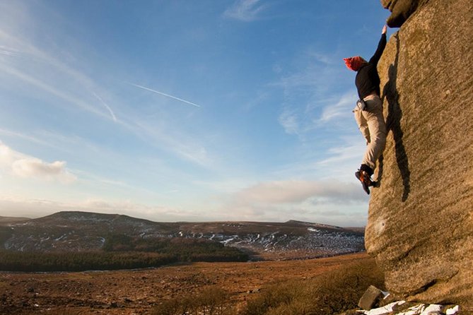 Outdoor Rock Climbing Taster Day in Peak District - Why this is a better first outdoor climb than going it alone
