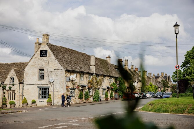 Oxford and Cotswolds Tour with Country Pub Lunch from London - Oxford First, With Three Hours Among the Colleges