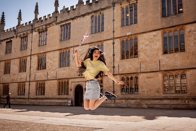 Oxford and Traditional Cotswolds Villages Small-Group Day Tour from London - Starting at Victoria and settling into the mini-coach