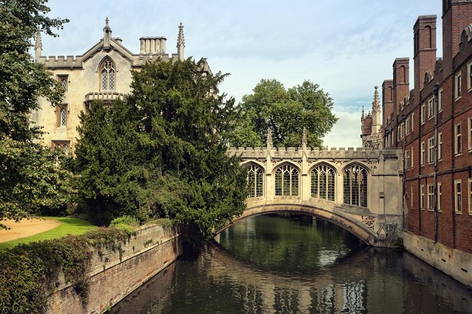 Oxford & Cambridge Universities Tour - The coach ride from Victoria to the university towns