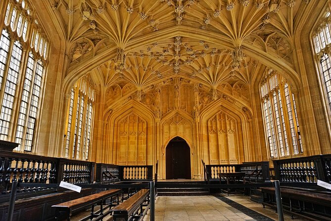 Oxford Harry Potter Film Locations Walking Tour by Alumni™ - Radcliffe Square, where Oxford becomes a movie set