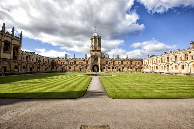 Oxford University Walking Tour by Alumni™ & Optional New College - Adding New College for a more substantial interior visit
