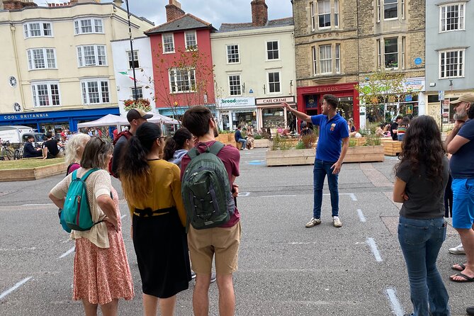 Oxford University Walking Tour by Alumni™ & Optional New College - Balliol and Trinity: Oxford begins with college life