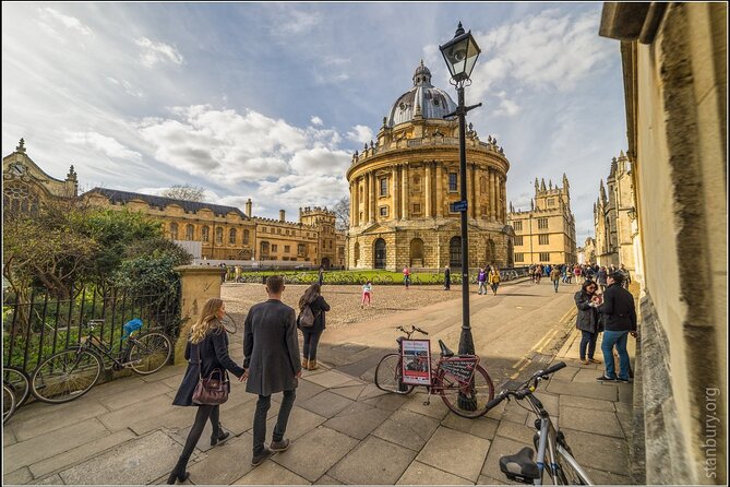 Oxford Walking Tour - Discover its University and Traditions - Sheldonian Theatre and Oxford’s academic traditions