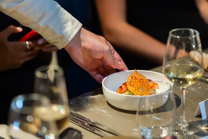 Paris by Rail - Sightseeing Bus and Eiffel Tower Champagne Lunch - A short stop at Sacré-Cœur