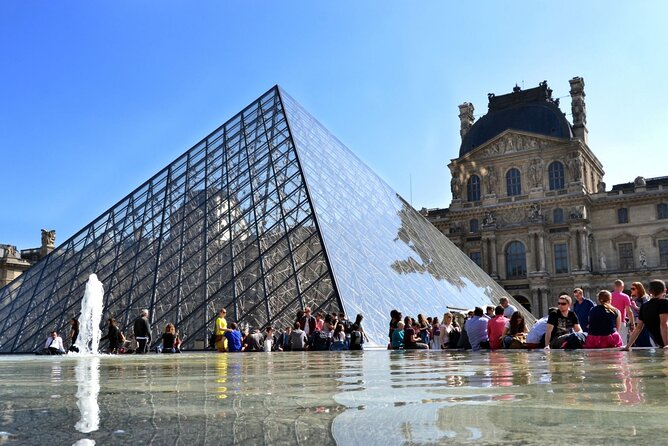 Paris by Rail with Sightseeing Bus and River Seine Lunch Cruise - The Eiffel Tower photo stop lasts 15 minutes