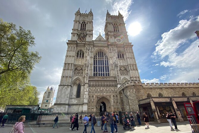 Priority Access Westminster Abbey Tour with a Professional Guide - Guide quality and the small-group format