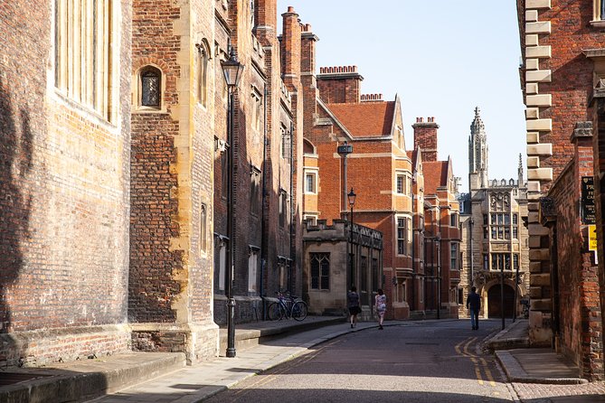 Private 2-Hour Cambridge Walking Tour With University Alumni Guide - Price, group size, and the real value