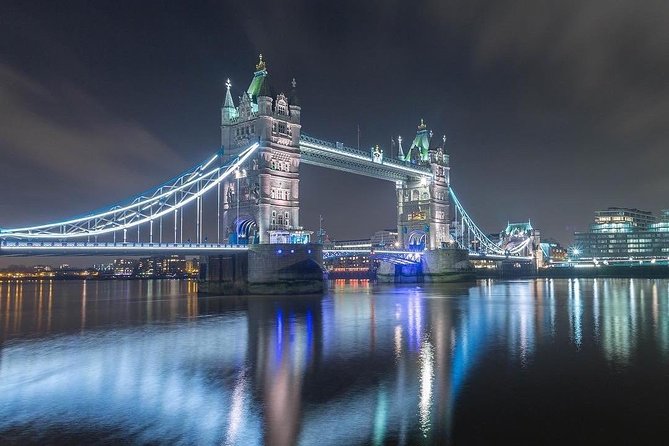 Private 2-Hour Night Tour of London in an Iconic Black Cab - London Bridge, Tower Bridge, and the Tower of London