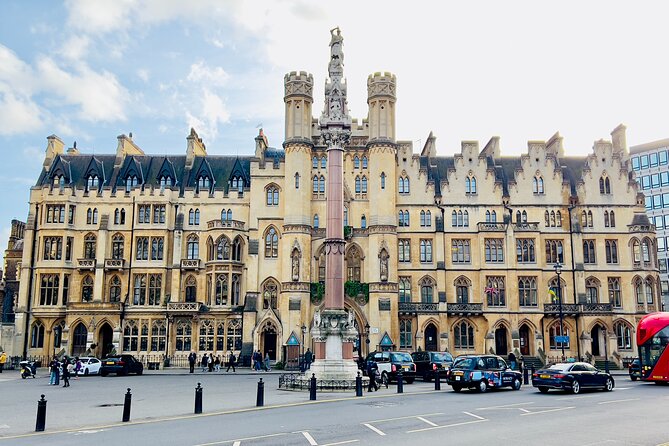 Private 5-Hour London Tour with Pickup – Explore Iconic Landmarks - Buckingham Palace and the royal parks area