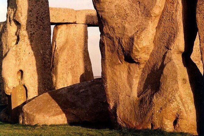 Private Archaeologist Guided Tour Stonehenge, Salisbury & Avebury - Setting out from London at 7:30 am