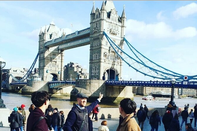 Private Black Cab Tour of London's Iconic Landmarks - Westminster Abbey, Big Ben, and Parliament