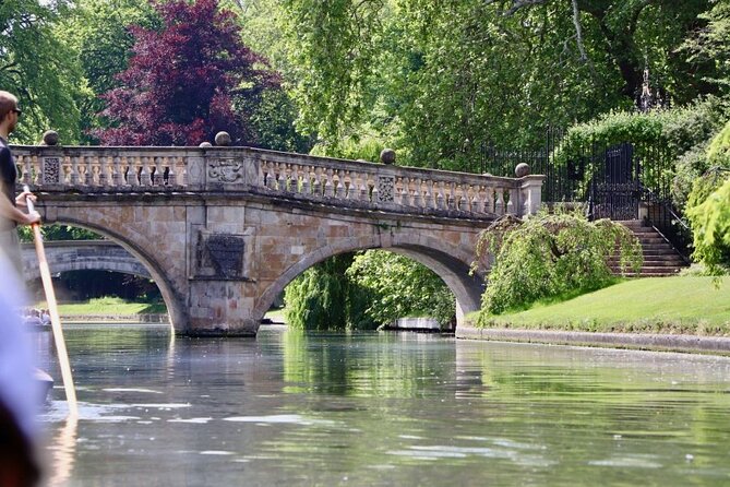 Private Cambridge Punting Tour - Under the Bridge of Sighs at St Johns College