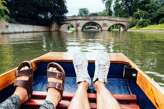 Private | Cambridge Walk & Punt Tour by Alumni™ & King's Chapel - Corpus Christi, Queens’, and the college traditions