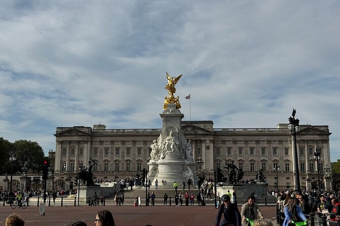 Private Changing of the Guard Experience - A Walking Tour Through London’s Palace District