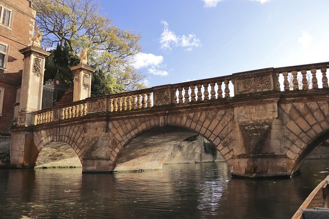 Private Chauffeur Punt Tour - What the guide adds to the ride