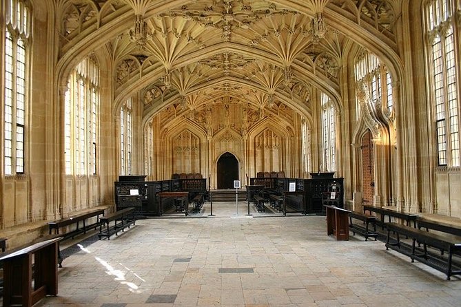 Private Day Tour to Oxford and The Cotswolds - Oxford Through Backstreets and College Lanes