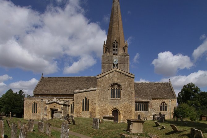 Private Downton Abbey Tour, including Bampton, Cogges Farm, and Highclere - Book early and plan around Highclere dates