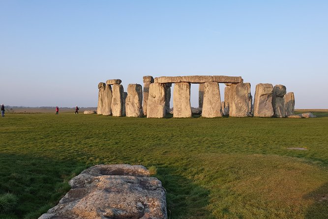Private driver guided tour Stonehenge - Two hours among the stones at Stonehenge