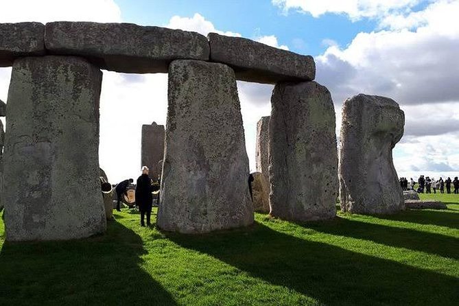 Private driver guided tour Stonehenge - A country pub lunch at Lower Woodford