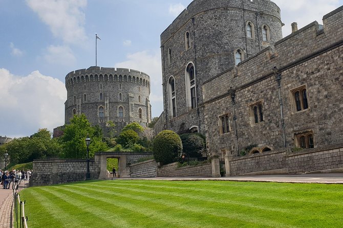 Private driver guided tours Windsor castle Stonehenge - Stonehenge: the day’s essential stop