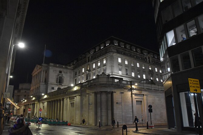Private Ghosts and Gore Walking Tour of London - From the Monument to the first haunted churches