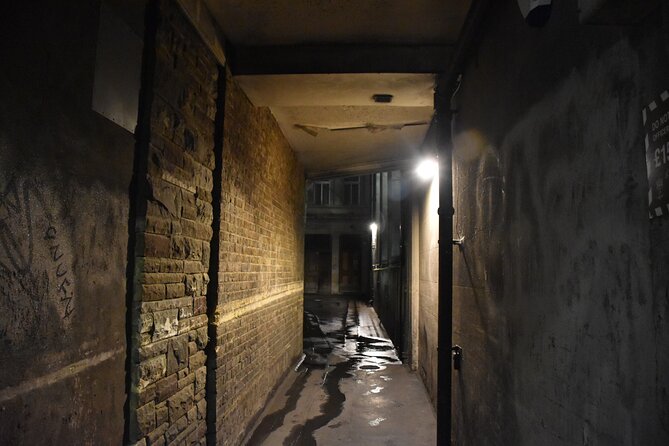 Private Ghosts and Gore Walking Tour of London - How the private format affects the value