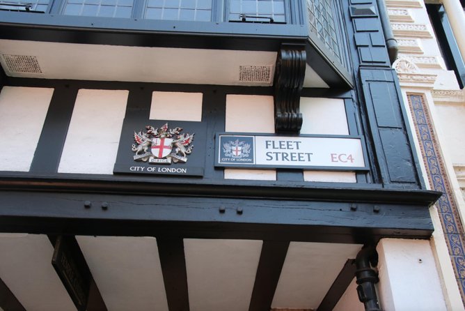 Private Group: Historical Pub Walking Tour of London - Wordsmiths, courts, and the Old Bank of England