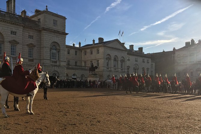Private Guided and Chauffeured Tour of London - Buckingham Palace and the West End