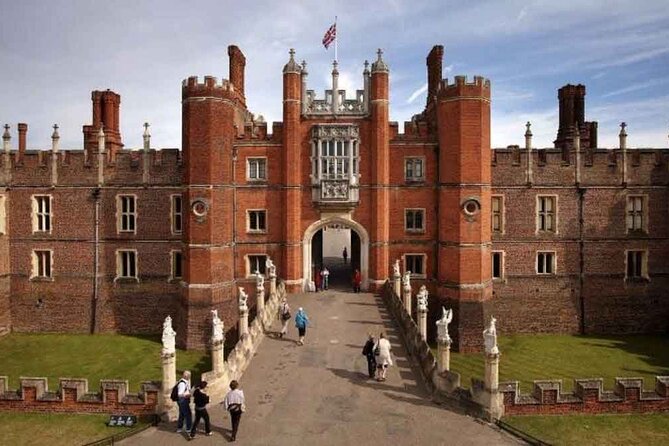 Private Guided Tour of Hampton Court Palace - Starting with Henry VIII in the Great Hall