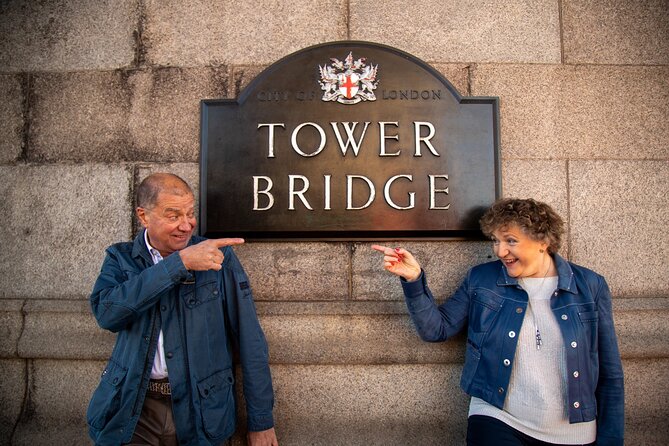 Private Landmark Photoshoot - The photographer’s direction is the real value