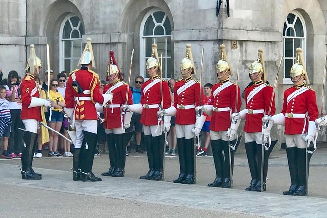 Private London Highlights Tour with Experienced Guide in Taxi - Why a private taxi works so well in London