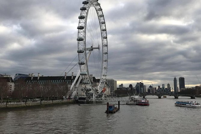 Private London Panoramic Tour by Car with Pick Up From Your Hotel - Shakespeare’s Globe and the walk toward Tower Bridge