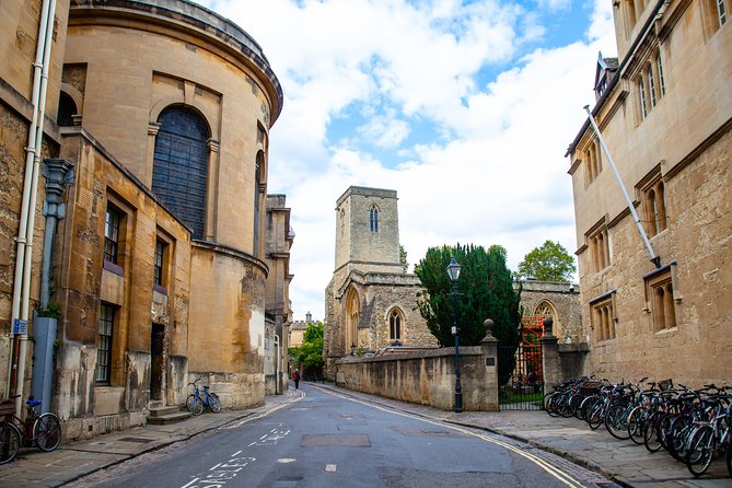 Private Oxford Walking Tour With University Alumni Guide - Sheldonian Theatre, Hertford Bridge, and Oxford’s visual highlights