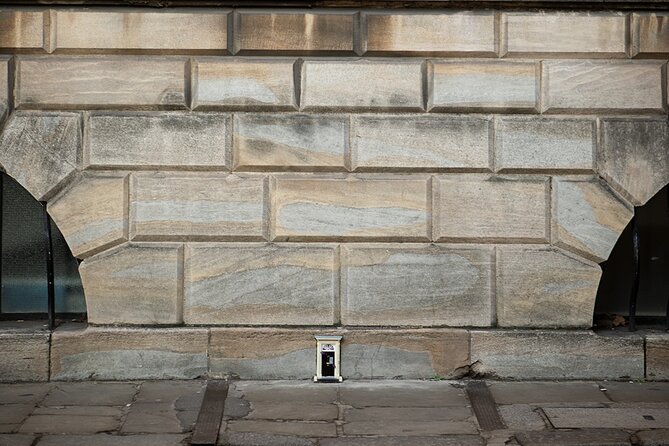 Private Self-Guided Dinky Door Hunt in Cambridge - Tiny doors, big reasons to explore Cambridge