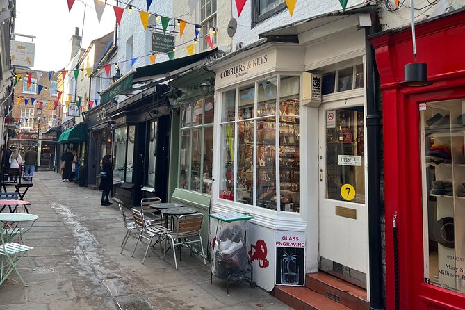 Private Ted Lasso Filming Locations Tour - Arriving in Richmond and reaching the filming sites