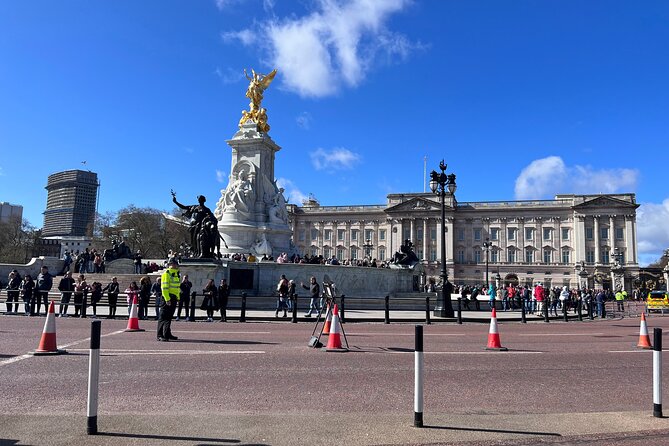 Private Tour: Best of London in a day! in Spanish. - Food, drinks, and the market stop near the Tower